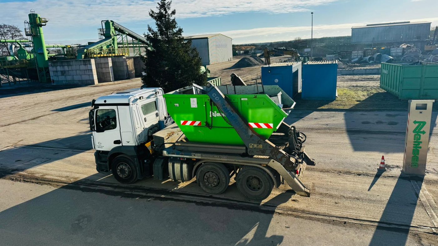 BV-Rose Absetzkipper mit Container